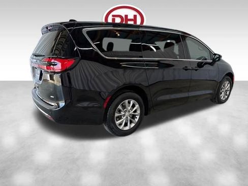 New 2026 Chrysler Pacifica Select image 7