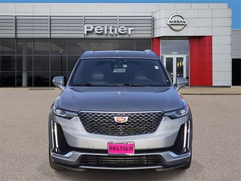 Used 2025 Cadillac XT6 Premium Luxury image 2