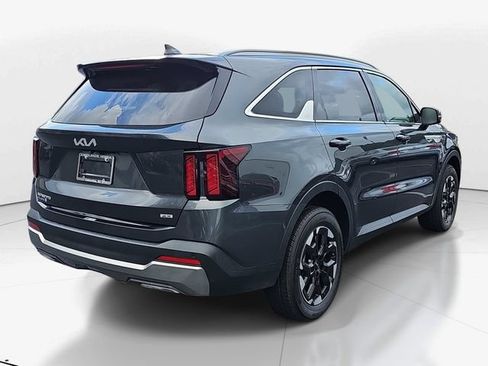 Used 2024 Kia Sorento S AWD/4WD image 3