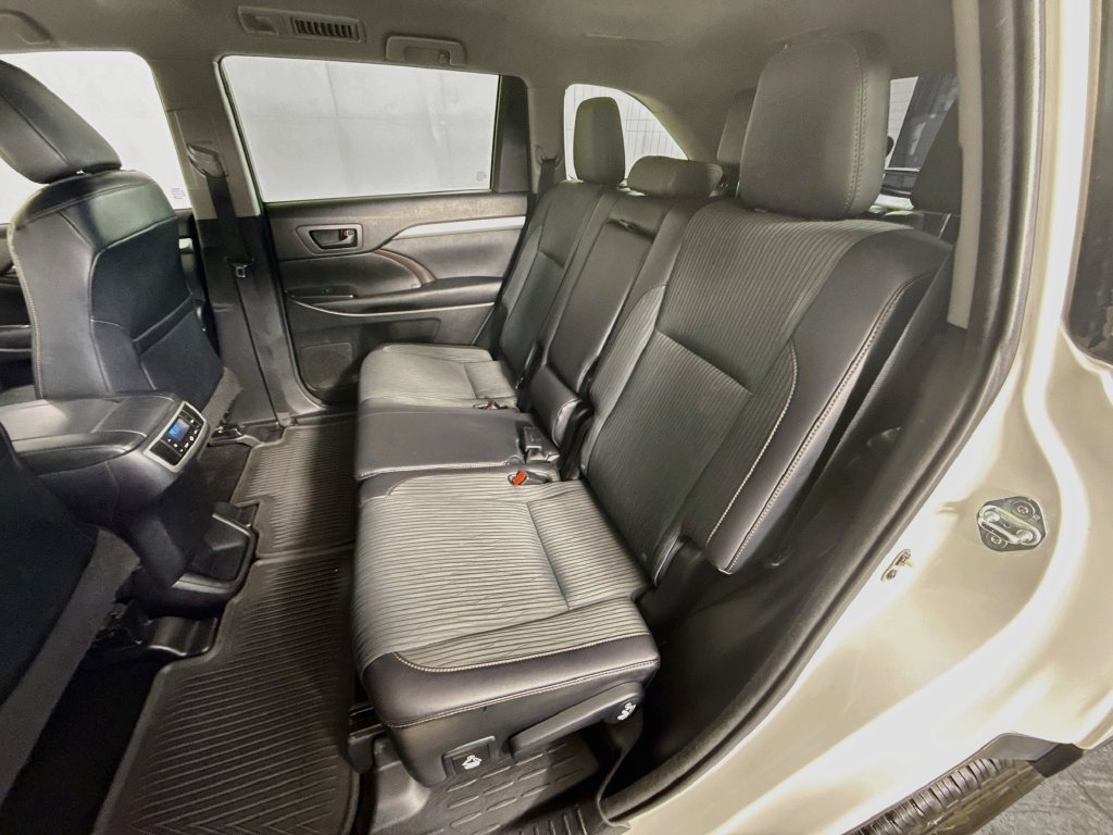 Used 2015 Toyota Highlander Plus AWD/4WD image 24