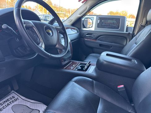 Used 2011 Chevrolet Avalanche LTZ image 16