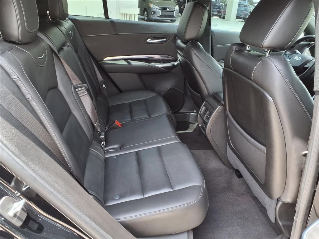 Used 2022 Cadillac XT4 Luxury w/ Cold Weather Package FWD image 13