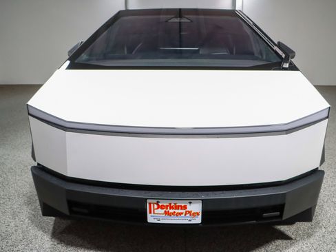 Used 2024 Tesla Cybertruck AWD Crew Cab image 4