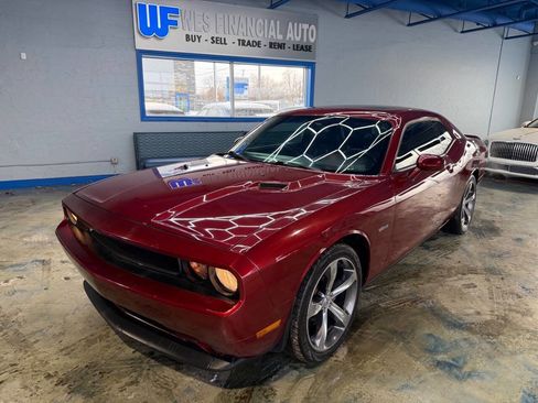 Used 2014 Dodge Challenger SXT image 5