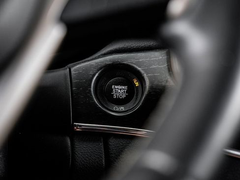 Used 2017 Jeep Grand Cherokee Limited image 30