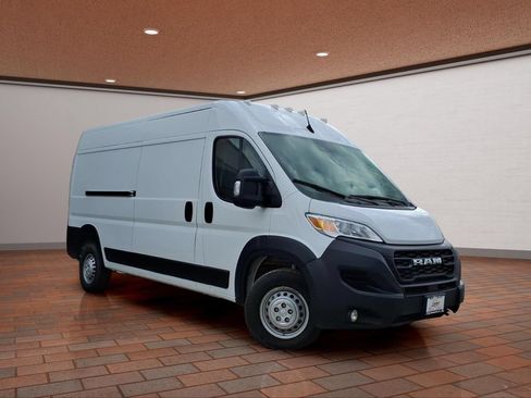 Used 2024 RAM ProMaster 2500 w/ Convenience Group FWD image 2