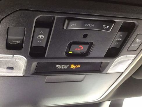 Used 2025 Toyota Sequoia Platinum image 40