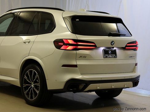 Certified 2024 BMW X5 xDrive40i w/ M Sport Package AWD/4WD image 8