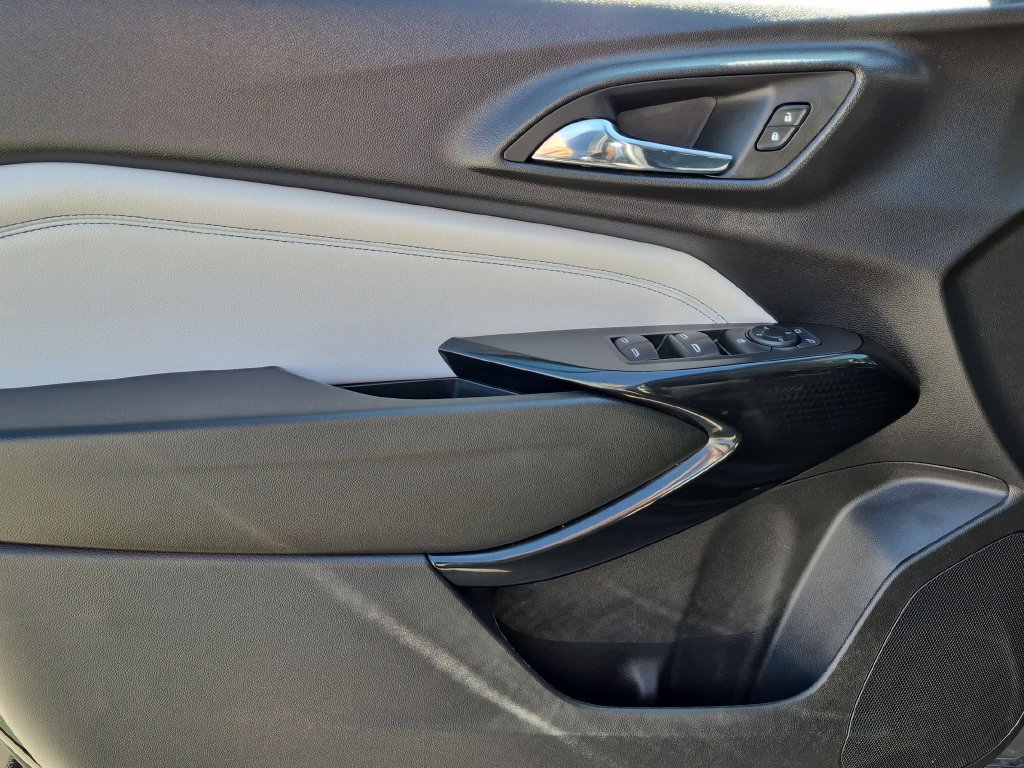 Used 2026 Chevrolet Trax LT FWD image 11