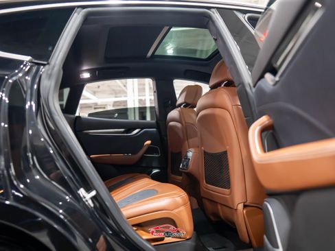 Used 2019 Maserati Levante S GranLusso image 19