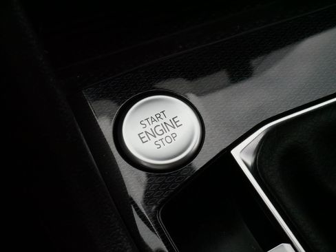 Certified 2025 Volkswagen Taos SE AWD/4WD image 28
