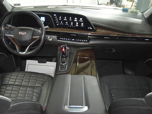 Used 2023 Cadillac Escalade ESV Sport Platinum w/ Heavy-Duty Trailer Package AWD/4WD image 32