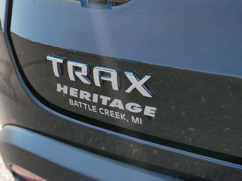 Used 2025 Chevrolet Trax LT FWD image 8