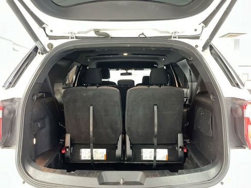 Used 2019 Ford Explorer XLT w/ Equipment Group 201A image 11