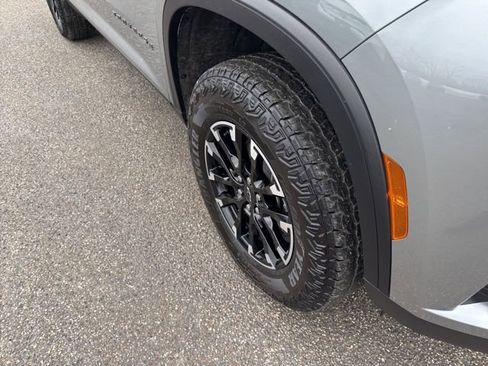 Used 2025 Chevrolet Traverse Z71 w/ Driver Confidence Package image 36