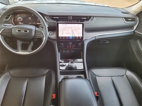 Certified 2024 Jeep Grand Cherokee Limited image 6