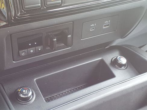 Used 2023 Nissan Titan PRO-4X w/ Pro-4x Convenience Package image 9