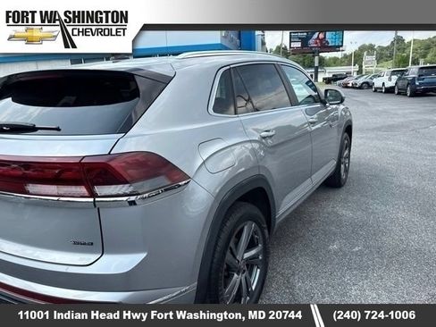 Used 2024 Volkswagen Atlas Cross Sport SEL R-Line AWD/4WD image 7