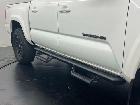 Used 2019 Toyota Tacoma TRD Sport w/ Technology Package image 7