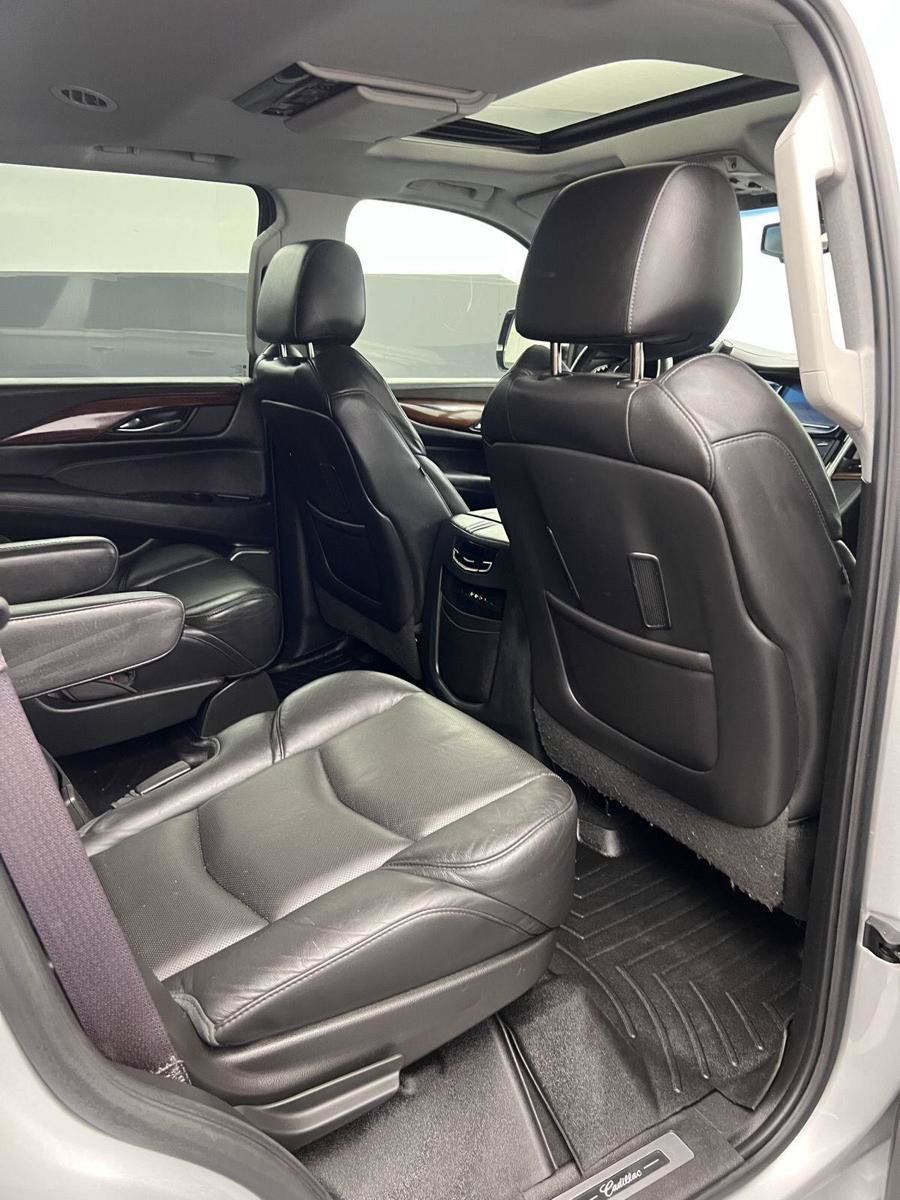 Used 2016 Cadillac Escalade Luxury AWD/4WD image 27