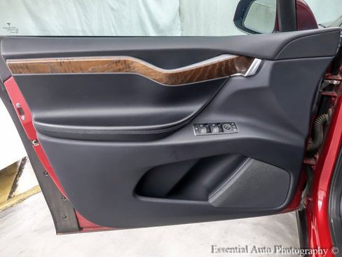 Used 2018 Tesla Model X 75D image 38