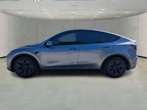 Used 2025 Tesla Model Y Long Range image 6
