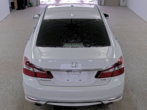 Used 2017 Honda Accord EX-L image 7