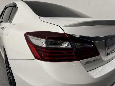 Used 2017 Honda Accord Sport image 29