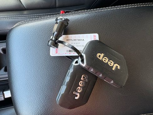 Used 2018 Jeep Wrangler Unlimited Sahara AWD/4WD image 30