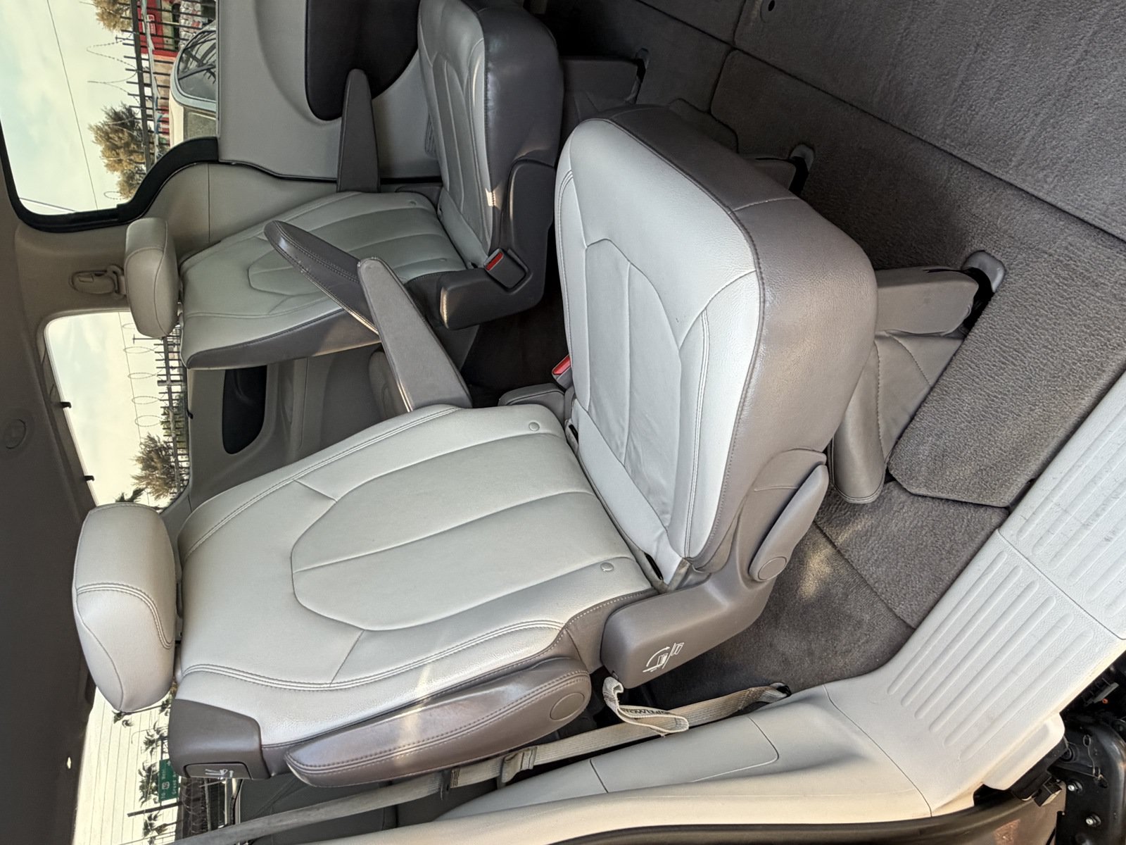 Used 2017 Chrysler Pacifica Touring-L FWD image 11