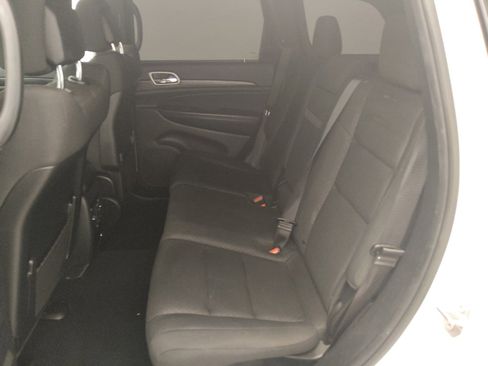 Used 2019 Jeep Grand Cherokee Laredo RWD image 18