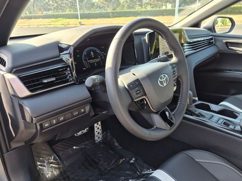 Used 2025 Toyota Camry SE FWD image 10