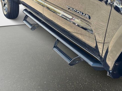 Certified 2021 Toyota Tacoma SR5 AWD/4WD image 7