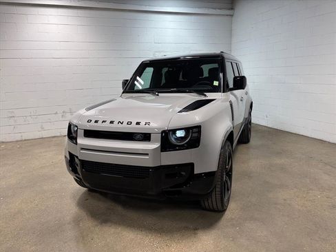 New 2026 Land Rover Defender 130 X-Dynamic SE AWD/4WD image 2