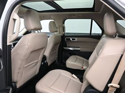 Used 2022 Ford Explorer XLT w/ Equipment Group 202A RWD image 16