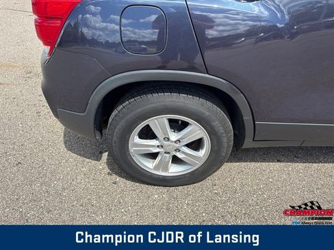 Used 2019 Chevrolet Trax LT w/ LT Convenience Package FWD image 30