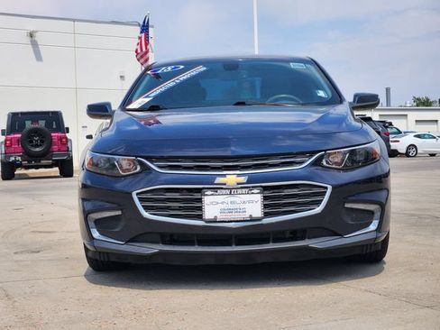 Used 2018 Chevrolet Malibu LT FWD image 2