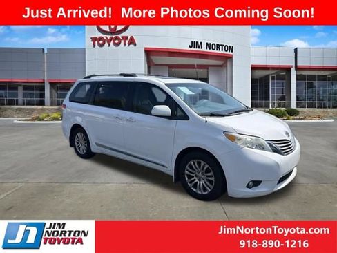 Used 2013 Toyota Sienna XLE FWD image 1
