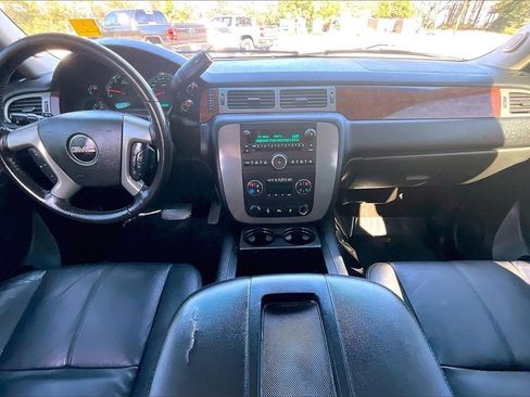 Used 2014 GMC Yukon XL SLT image 8