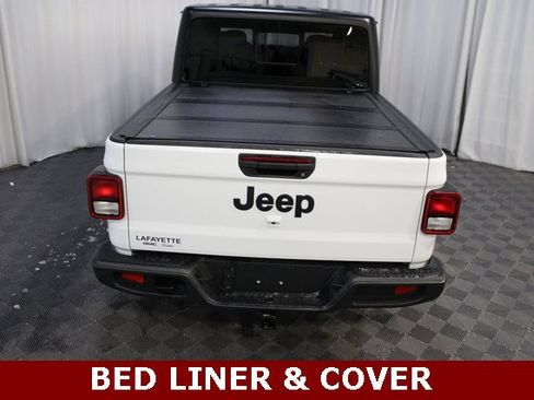 Used 2025 Jeep Gladiator Sport image 16