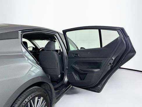 Used 2024 Nissan Altima 2.5 SV FWD image 28