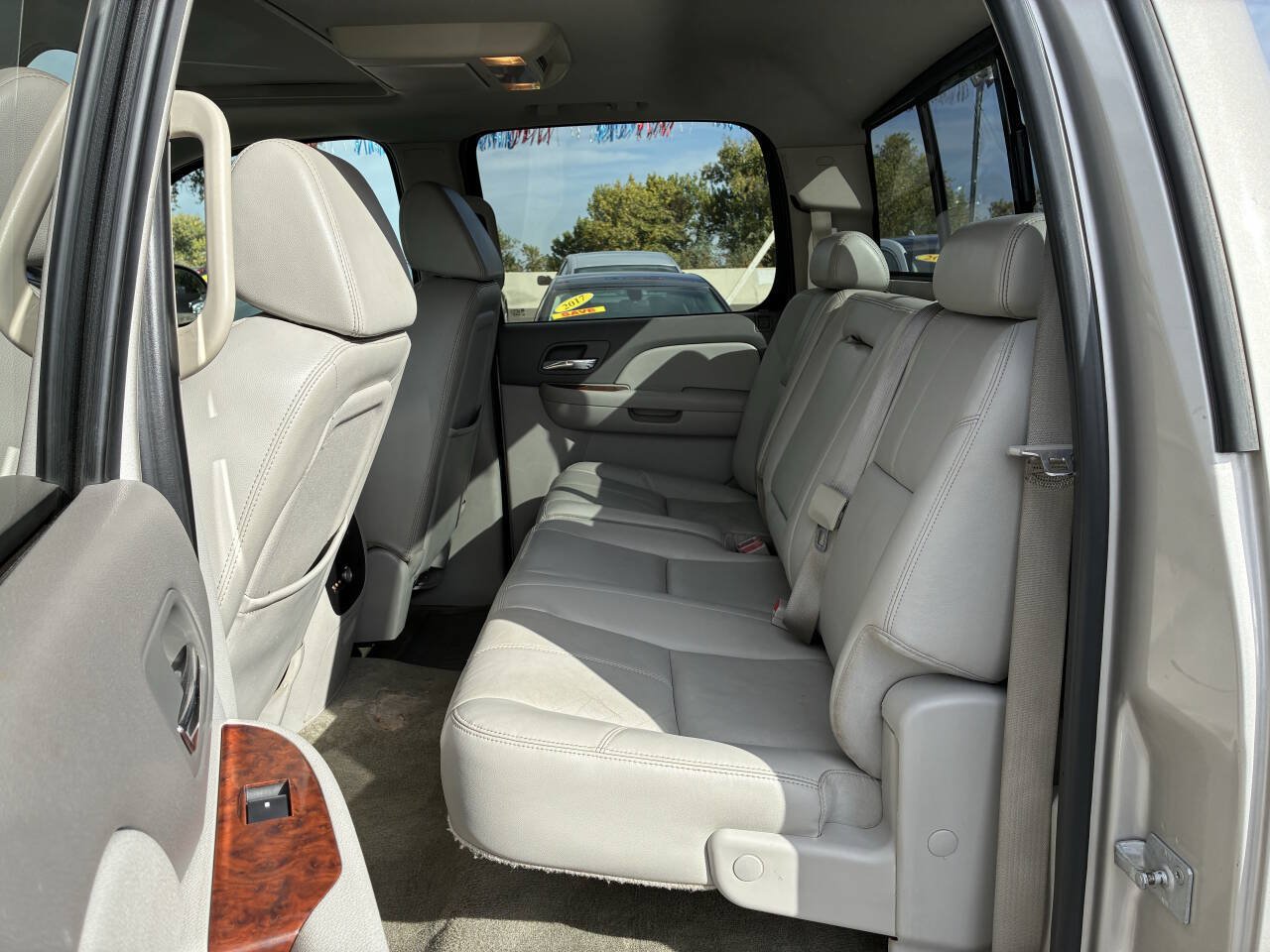 Used 2007 Chevrolet Silverado 2500 LTZ w/ Safety Package AWD/4WD image 4