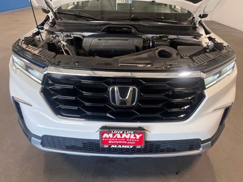 Used 2023 Honda Pilot Touring image 9
