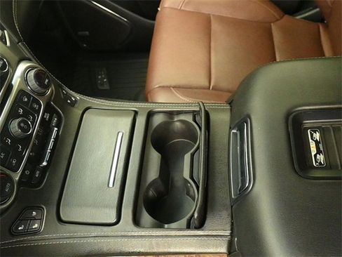 Used 2019 Chevrolet Suburban Premier w/ Premier Plus Edition image 13