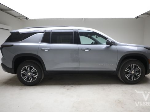 New 2027 Chevrolet Traverse LT w/ Driver Confidence Package FWD image 6