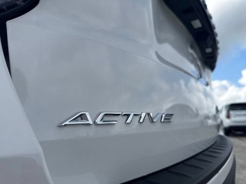 Used 2025 Ford Explorer Active w/ Active Comfort Package RWD image 9