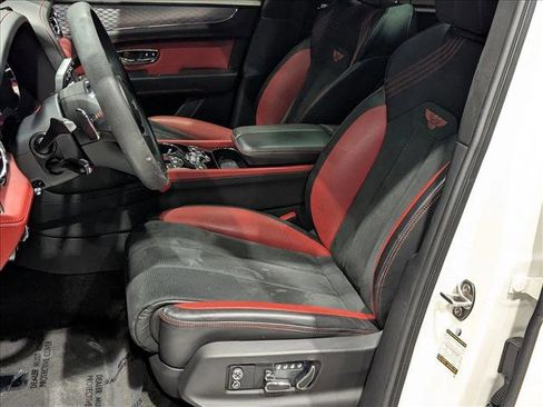 Used 2023 Bentley Bentayga image 17