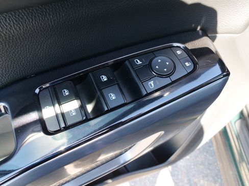 Used 2022 Nissan Pathfinder SL image 19