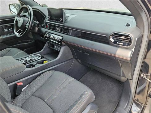 Used 2024 Honda Pilot Sport image 21