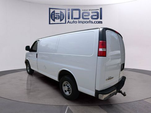 Used 2017 Chevrolet Express 3500 RWD image 3